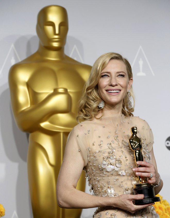 Cate Blanchett je nagrado akademije dobila za vlogo v <em>Letalcu</em>. FOTO: Reuters