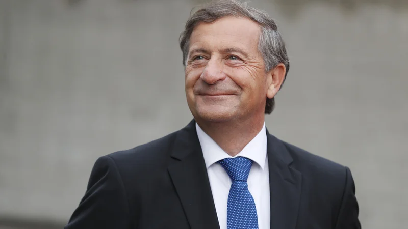 Karl Erjavec je ustavil nakup osemkolesnikov. FOTO: Leon Vidic/Delo