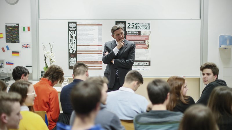 Fotografija: Borut Pahor, človek tisočerih poklicev, je pred kratkim obiskal gimnazijo Jurija Vega v Idriji. FOTO: Uroš Hočevar
