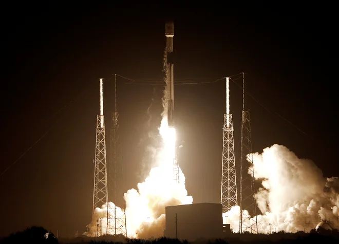 SpaceXov Falcon 9 FOTO: Joe Skipper Reuters