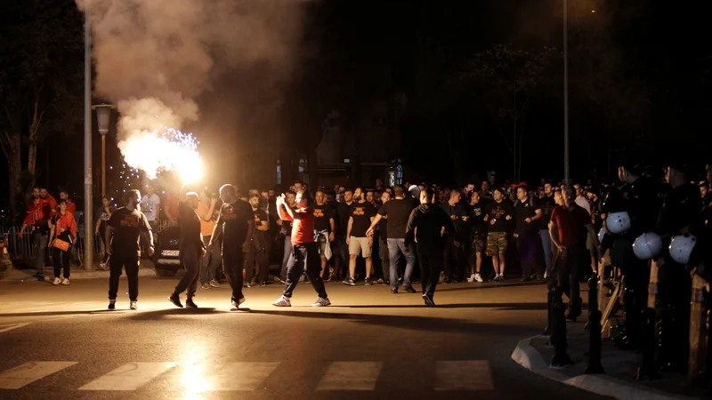 Fotografija: Podgorica je ponoči živahno mesto, z novo razsvetljavo bo še vedno svetlo, bodo pa manj porabili za elektriko. FOTO: Stevo Vasiljevic/Reuters