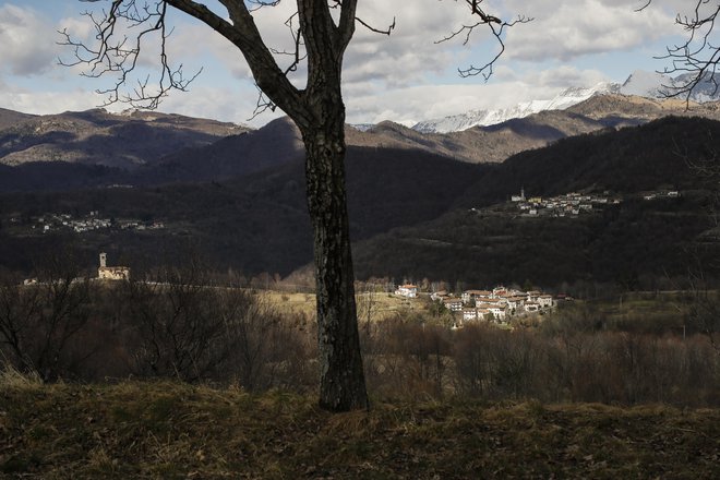Panoramski pogled iz Spodnjega Tarbija na vasi Černetiči in Oblica. Benečija ima velik turistični potencial. Foto Uroš Hočevar