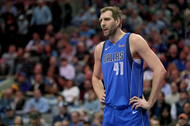 Dirk Nowitzki ni uspel popeljati Dallasa do zmage, dosegel je tri točke. FOTO: AFP