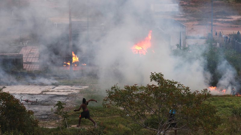 Fotografija: Spopad na meji med Venezuelo in Brzilijo. Foto Ricardo Moraes/Reuters