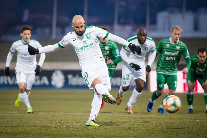 V Krškem je Goran Brkić ob odsotnosti Roka Kronavetra zanesljivo zadel z bele točke. FOTO: NK Olimpija/SPS