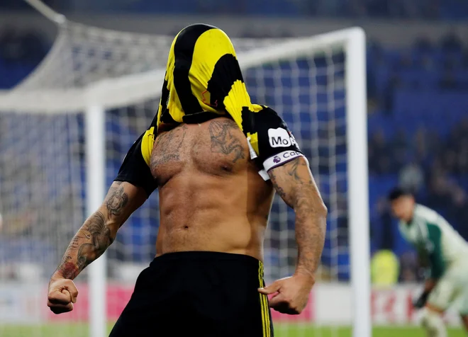 Nogometaš Watforda Troy Deeney se veseli zadetka v gosteh na tekmi angleške nogometne lige med Cardif Cityjem in Watfordom, ki se je končala z visoko zmago Watforda z rezultatom 1:5. Foto Matthew Childs Action Images Via Reuters