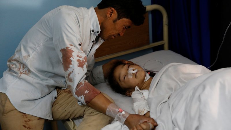 Fotografija: Šestdeset tisoč civilistov je bilo po podatkih ZN od leta 2009 ranjenih v Afganistanu. FOTO: Reuters