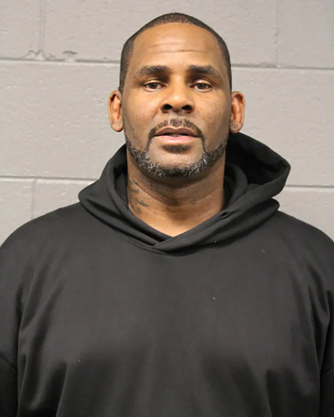R. Kelly, dobitnik grammyjev in eden najbolj prodajanih pevcev, v arestu, na fotografiji čikaških policistov. FOTO: HO/Chicago Police Department/AFP