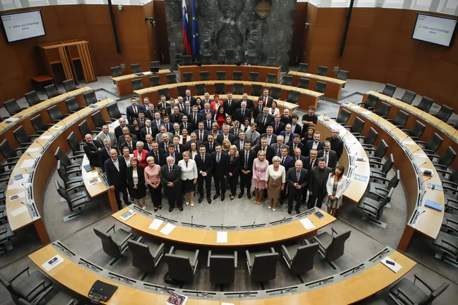 Nekdanji minister je s svojo osnovno plačo kot uslužbenec v kabinetu ministrstva za okolje in prostor povsem blizu poslanskih prejemkov. FOTO: Uroš Hočevar