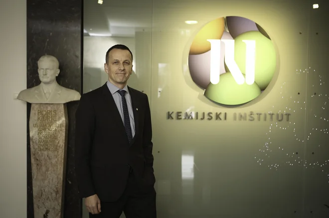 Gregor Anderluh, direktor Kemijskega inštituta, ki sodeluje v raziskovalni pobudi Battery 2030+. FOTO: Jože Suhadolnik/Delo