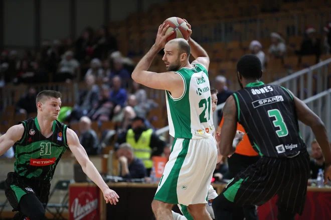 Krkin center Jure Lalić bo vnovič trd oreh za Olimpijo. FOTO: ABA