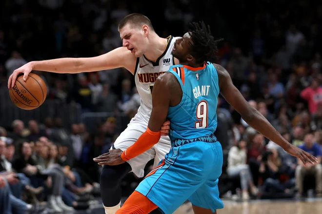 Nikola Jokić je bil spet neustavljiv. FOTO: Matthew Stockman/AFP