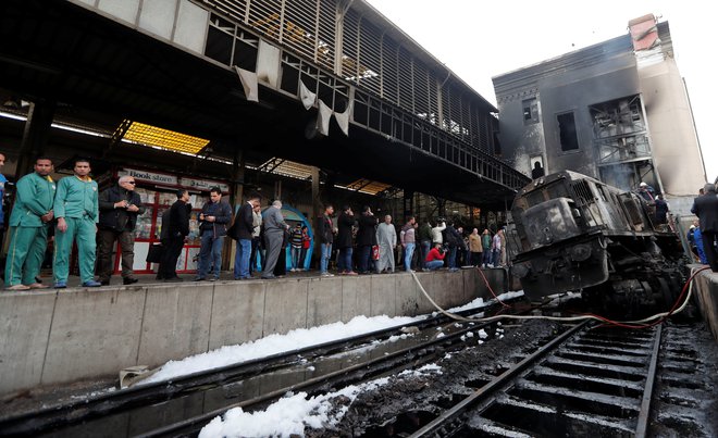 Leta 2002 je izbruhnil požar na potniškem vlaku, v katerem je umrlo 370 ljudi. FOTO: Amr Dalsh/Reuters