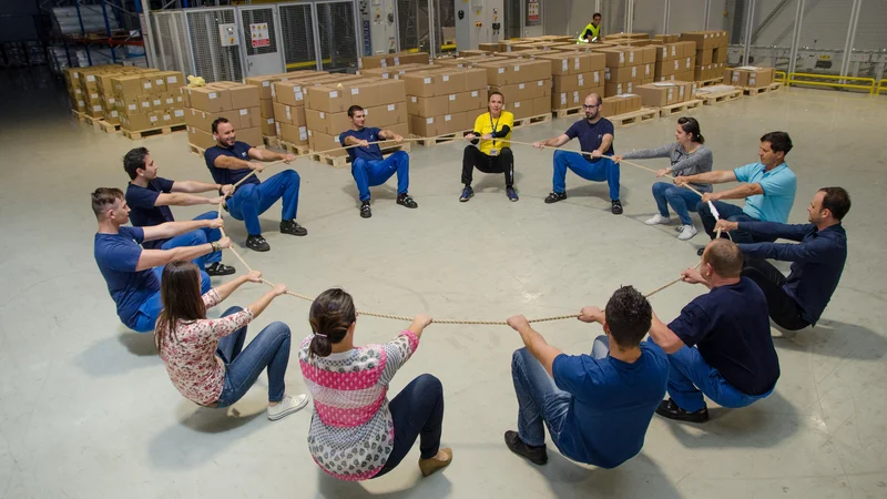 Fotografija: Razgibavanje s Petro Majdič v lendavski enoti Leka.
Foto Lek Novartis