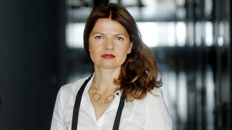 Fotografija: Z zdravstveno kondicijo zaposlenih zmanjšujemo bolniške odsotnosti in s tem odhodke javne blagajne, poudarja Sonja Šmuc, generalna direktorica GZS. Foto Jure Eržen