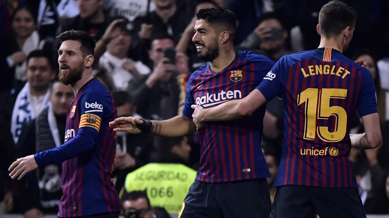 Fotografija: Luis Suarez (v sredini) je bil junak Barcelone. FOTO: AFP