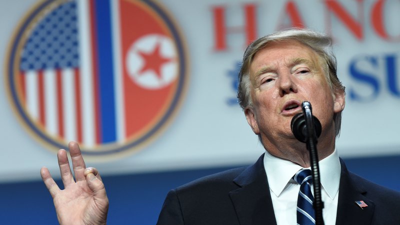 Fotografija: Donald Trump je po srečanju povedal, da se kljub severnokorejskim obljubam o denuklearizaciji ne morejo odpovedati vsem sankcijam. FOTO: Saul Loeb/AFP