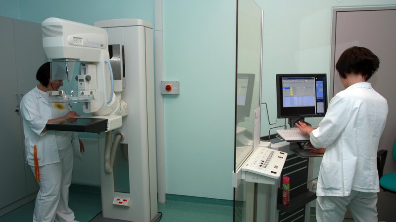 Fotografija: V desetih letih so v Sloveniji opravili 300.000 mamografij. FOTO: MAVRIC PIVK