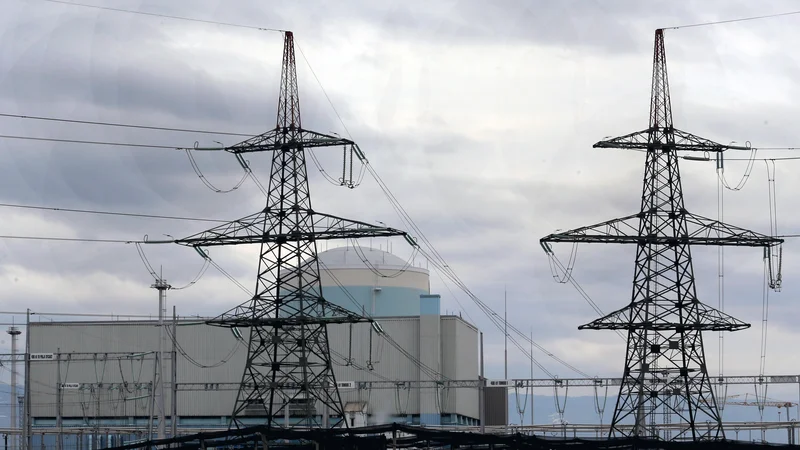 Fotografija: Nuklearna elektrarna Krško: v Krškem poleg odpadkov iz nuklearke (Nek) ne sprejmejo tudi odpadkov iz skladišča v Brinju pri Ljubljani in iz skladišč na Hrvaškem. Foto Tomi Lombar