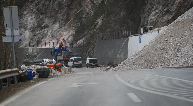 Cesta Zagorje-Trbovlje bo zaprta še predvidoma do sredine marca. Foto Jože Suhadolnik