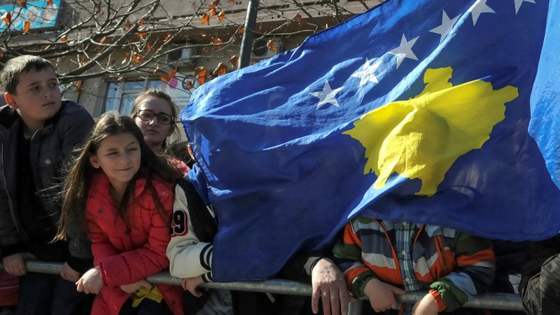 Fotografija: Carine na srbsko blago polarizirajo politično sceno na Kosovu. FOTO: Laura Hasani/Reuters