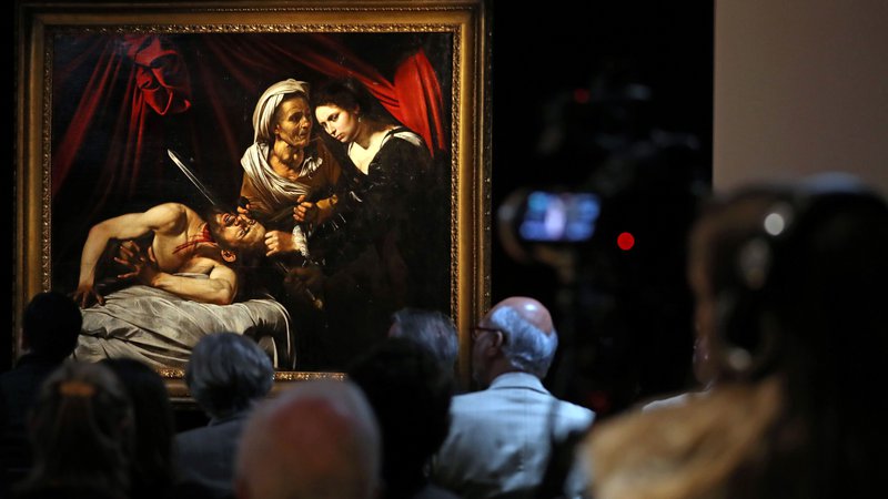 Fotografija: Pristaše atribucije slike Caravaggiu so prepričali predvsem žarenje slike, njena energija, predvsem pa prisotnost t. i. pentimentov, popravkov, ki so smiselni le pri izvirnikih. FOTO: AFP