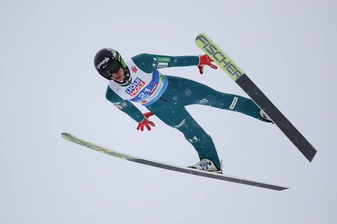 Peter Prevc v drugi seriji ni mogel uprizoriti podviga. FOTO: Reuters