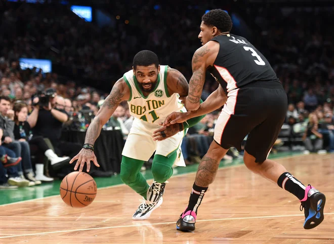 Kyrie je ob zmagi Bostona nad Washingtonom dosegel 13 točk in 12 asistenc. FOTO: Reuters