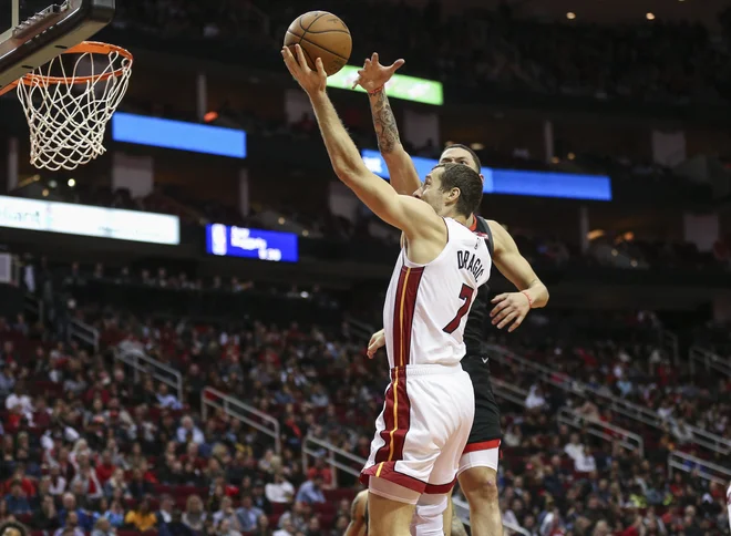 Goran Dragić je sinoči spet počival. FOTO: Troy Taormina/Reuters