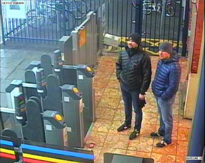 Čepigo and Miškina so kamere ujele na železniški postaji v  Salisburyju, dan preden sta se Sergej in Julija zastrupila z novičokom. FOTO: REUTERS 