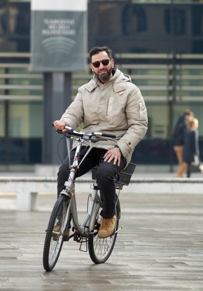 Milan Stanisavljević: »Všeč mi je življenje v Ljubljani, uživam, ko se s kolesom vozim po mestu.« FOTO: Roman Šipić