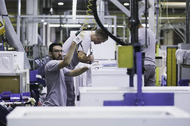 Srbija je lani pridobila rekordno veliko tujih investicij. Eden pomembnejšiih vlagateljev je Gorenje, ki ima tovarno v Valjevu. Foto Jože Suhadolnik