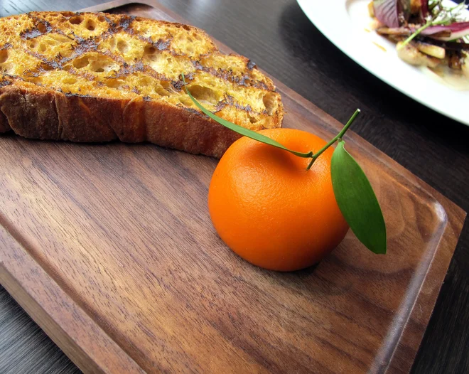 Blumenthalovo mesno sadje, njegova posodobitev recepta iz 15. stoletja v londonski restavraciji Dinner by Heston Blumenthal v hotelu Mandarin Oriental Hyde Park. Foto Igor Bratož