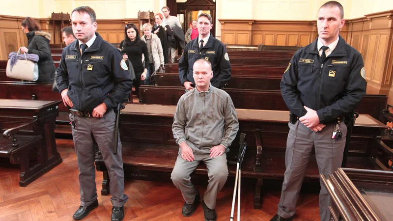 Fotografija: Samo Tadin je bil nasilen do partnerice, na Ižanski cesti je povzročil prometno nesrečo s smrtnim izidom, pred kratkim pa je napadel pravosodnega policista in ga zabodel v hrbet.
FOTO: Dejan Javornik