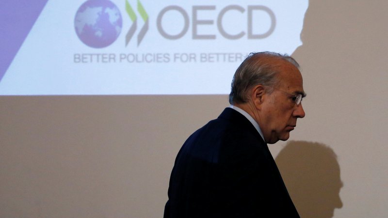 Fotografija: OECD, ki ga vodi José Angel Gurría, opozarja na vse bolj skrb vzbujajoče signale iz svetovne ekonomije in znižuje napovedi. FOTO: Reuters