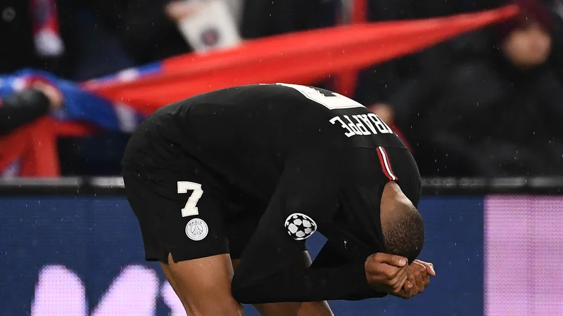 Fotografija: Tudi Kylian Mbappe ni mogel verjeti, da je PSG znova zapravil izjemno priložnost. FOTO: AFP