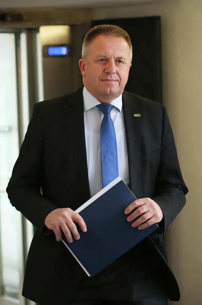 Slovenski gospodarski minister Zdravko Počivalšek pravi, da se želi Slovenija predstaviti kot aktivna, zelena in zdrava destinacija za petzvezdična doživetja. FOTO: Jure Eržen/Delo