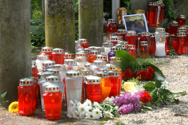 Leta 2013 je javnost pretresla smrt dveh tabornic, ki sta prečkali prehod za pešce na Slovenčevi ulici, vanju pa se je zaletel voznik pod vplivom drog. FOTO: Marko Feist/Delo