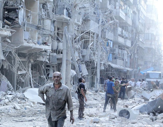 Pred vojno največje mesto v Siriji in eno najstarejših mest na svetu Alep je danes, po letih bojev med uporniki in režimom Bašarja al Asada, ki ga je na koncu s rusko pomočjo zasedel, kup ruševin. FOTO: Reuters
