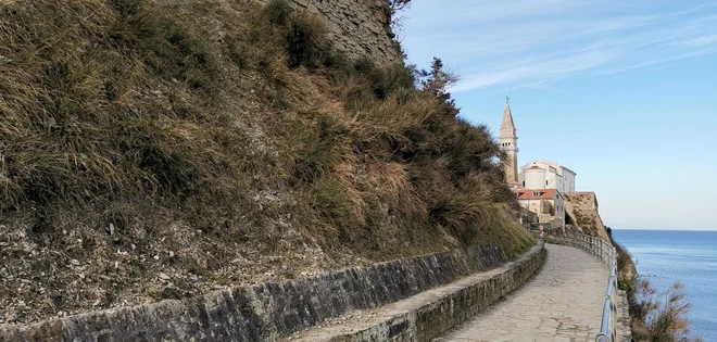 Priljubljena pot iz Pirana v Fieso je zaprta. Foto Boris Šuligoj