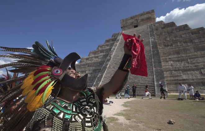 »Prvotni prebivalci Mezoamerike so evropske zavojevalce ponekod sprva sprejeli zelo gostoljubno, saj je bil gost po njihovih osnovnih družbenih pravilih cenjen in dobrodošel.« FOTO: Victor Ruiz Garcia/Reuters
