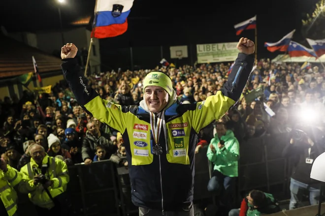 Sprejem na Stari Vrhniki ob prihodu s svetovnega prvenstva s kolajno si bo dobro zapomnil. FOTO: Uroš Hočevar/Delo