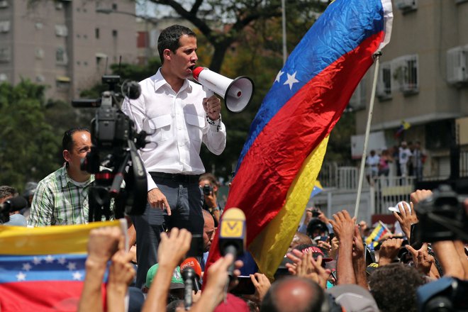 Juan Guaido je zagrozil z zunanjim posredovanjem. FOTO: Ivan Alvarado/Reuters