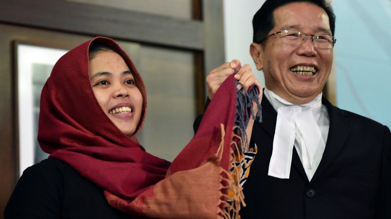 Fotografija: Siti Aisyah so malezijske oblasti izpustile, njena soobtoženka Vietnamka Doan Thi Huong ostaja za zapahi. Foto Stringer Reuters