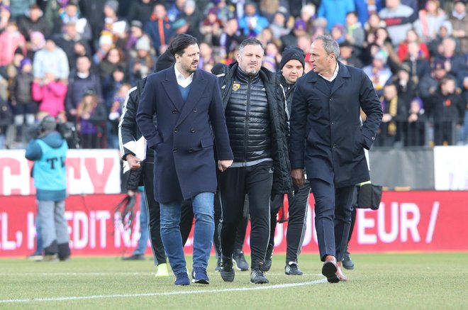 Zlatko Zahovič (levo), Darko Milanič (desno) in njegov pomočnik pomočnik Saša Gajser so lahko zadovoljni z odzivom sodnikov na tekmah. FOTO: Tadej Regent/Delo