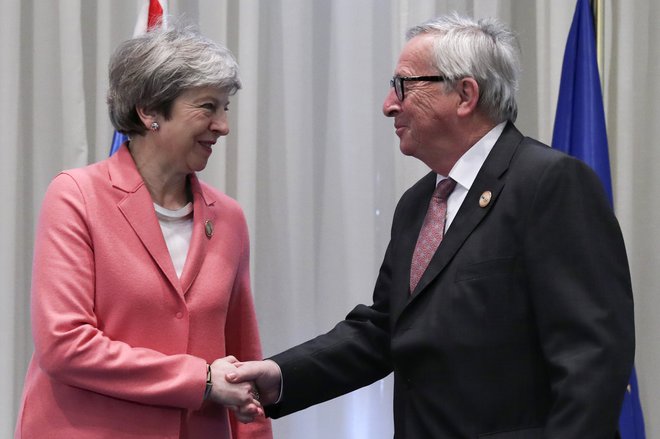 Britanska premierka in šef evropske komisije sta se nazadnje srečala 25. februarja ob robu vrha EU - Arabska liga v Šarm el Šejku. FOTO: Francisco Seco / AFP