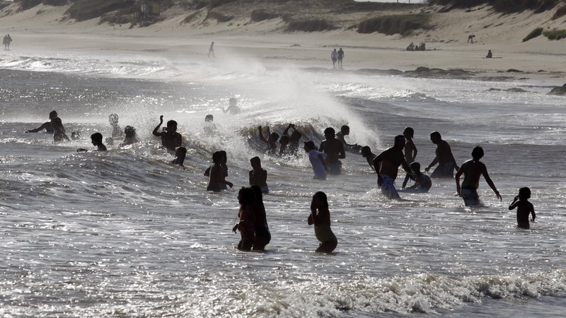 Fotografija: Vrvež v urugvajskih turističnih resortih doseže vrhunec januarja. FOTO: Reuters