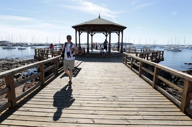 Punta del Este, ki leži 130 kilometrov vzhodneje od Montevidea, kjer se Río de la Plata dokončno izlije v Atlantski ocean, je počitniški cilj premožnejših argentincev. FOTO: Reuters