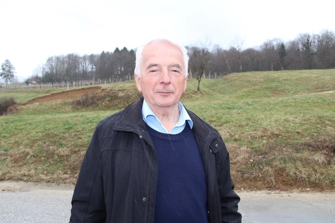 &raquo;V najtežjih časih, v boju proti fašizmu, se je pokazala velika človečnost naših ljudi. Zato so te zgodbe pomembne,&laquo; pravi Jože Konda, nekdanji poveljnik letalske enote Slovenske vojske. Foto Simona Fajfar