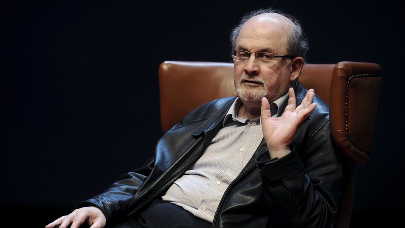 Fotografija: Največja novica sejma je, da bo avgusta izšel novi roman Salmana Rushdieja Kihot, sodobna zgodba se ­navdihuje pri Cervantesu. Foto Reuters